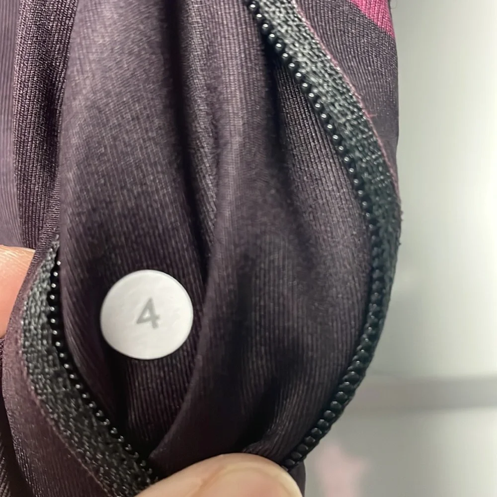 Lululemon All Sport Crop
Back Spin Stroke Dashing Purple Black size 4 - Picture 6 of 9